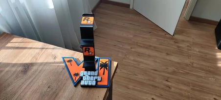 gta vi 6 temalı ps5 ve xbox kol kulaklık stand 
