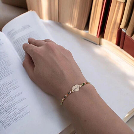 Özel Kalp Figürlü ve Renkli Taş Desenli 14 Ayar Altın Plakalı Gül Bilekliği