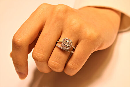 Altın Baget Taşlı Yüzük