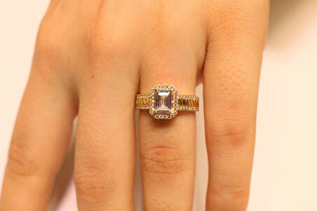 Altın Baget Taşlı Yüzük