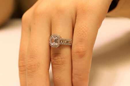 Altın Baget Taşlı Yüzük