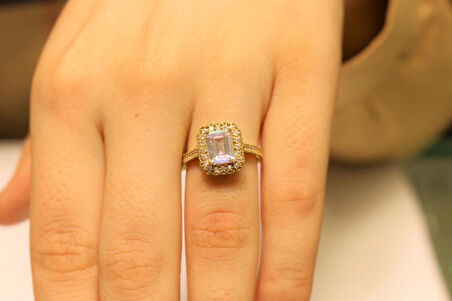 Altın Baget Taşlı Yüzük