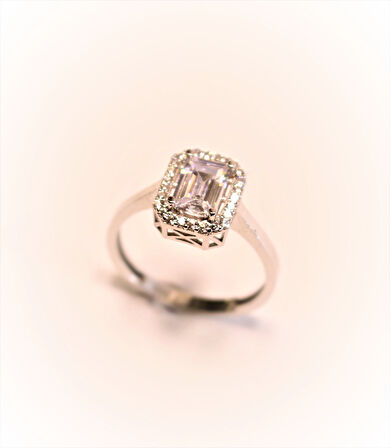 Altın Baget Taşlı Yüzük