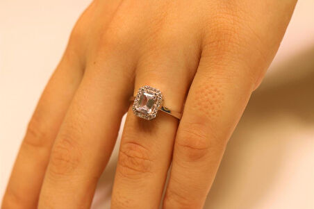 Altın Baget Taşlı Yüzük