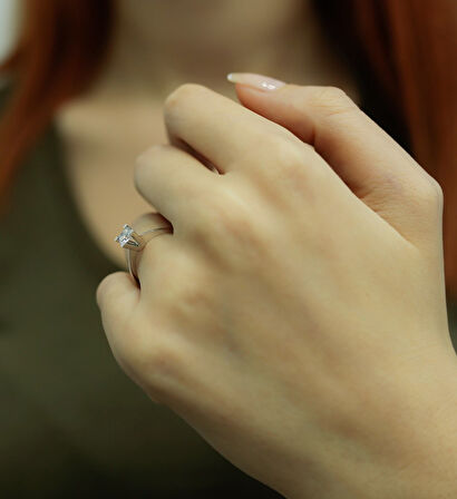 Pırlanta Tek Taş Yüzük