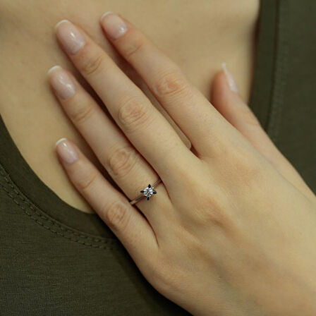 Pırlanta Tek Taş Yüzük