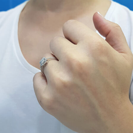 Pırlanta Baget Taşlı Yüzük