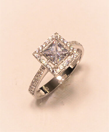 Beyaz Altın Baget Taşlı Yüzük