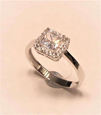 Beyaz Altın Baget Taşlı Yüzük