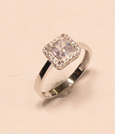 Beyaz Altın Baget Taşlı Yüzük