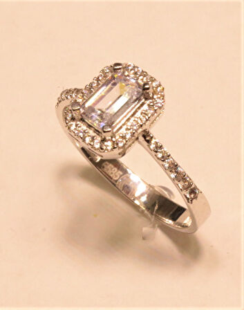 Beyaz Altın Baget Taşlı Yüzük