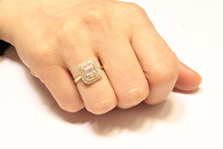 Altın Baget Taşlı Yüzük