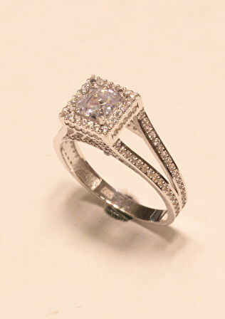 Beyaz Altın Baget Taşlı Yüzük