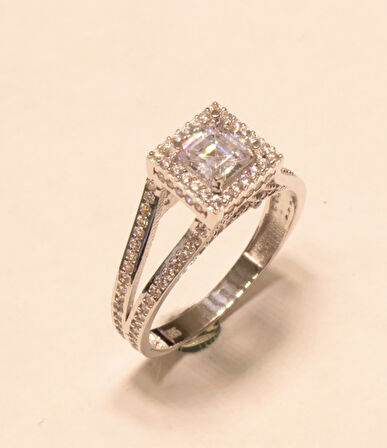 Beyaz Altın Baget Taşlı Yüzük