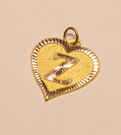  Altın Kalpli Z Harfi Kolye Ucu