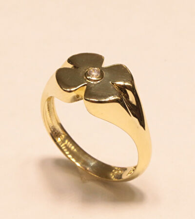 Altın Taşlı Yonca Model Yüzük