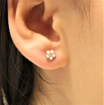 Altın Vidalı Papatya Küpe