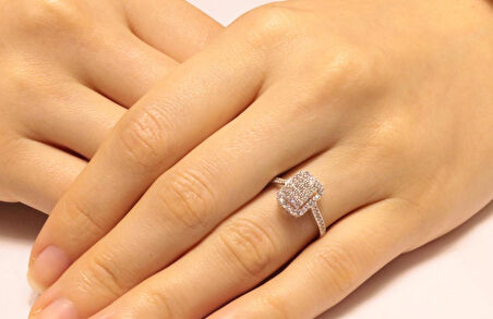 Altın Baget Taşlı Yüzük