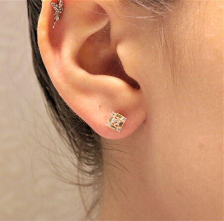  Altın Vidalı Baget Taşlı Küpe 35124