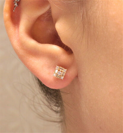  Altın Vidalı Baget Taşlı Küpe 35124