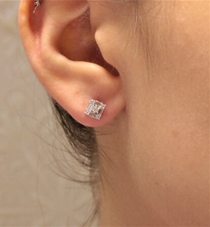  Altın Vidalı Baget Taşlı Küpe 35130