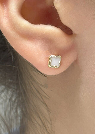 Altın Vidalı Yonca Model Küpe 25140