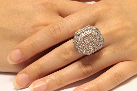 14 Ayar Beyaz Altın Baget Taşlı Yüzük