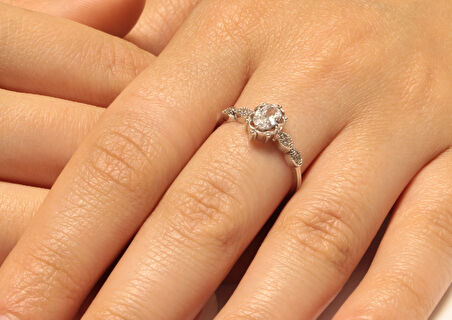  14 Ayar Beyaz Altın Tektaş Yüzük