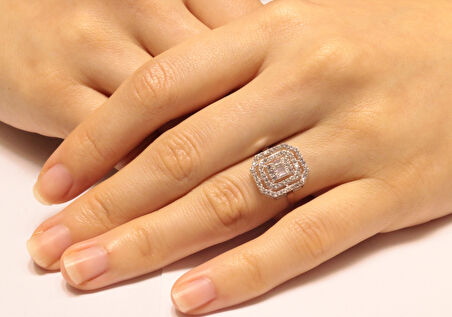  Altın Baget Taşlı Yüzük