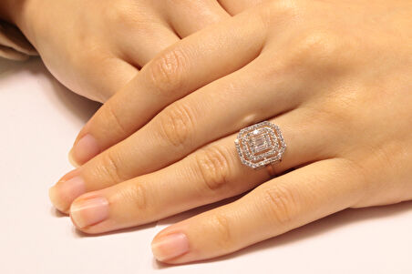  Altın Baget Taşlı Yüzük