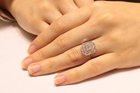  Altın Baget Taşlı Yüzük