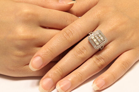 Altın Baget Taşlı Yüzük