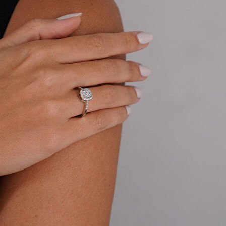 Beyaz Altın Coronet Taşlı Baget Yüzük 34286