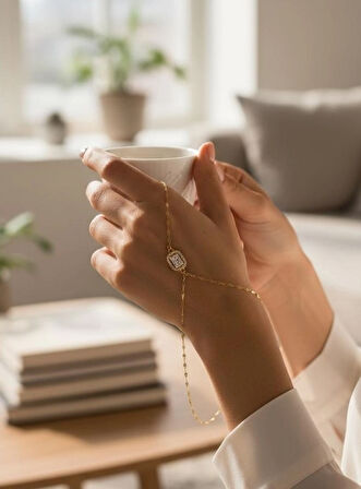 14 Ayar Altın Baget Taşlı Model Şahmeran