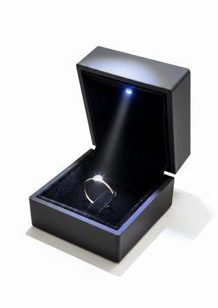 14 Ayar Altın Minimal Kristal Model Yüzük – Zarafetin Işıltılı Hali