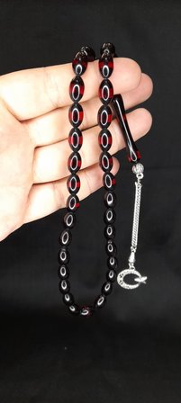 SEVGİLİYE ÖZEL HEDİYE SÜRMELİ UÇAK CAMI TESBİH SİYAH-KIRMIZI RENKLİ BEYZİ KESİM H-1356.