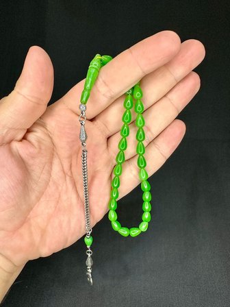 SEVGİLİYE ÖZEL HEDİYE SIKMA KEHRİBAR TESBİH DAMLA KESİM KÜÇÜK BOY YEŞİL RENK 6MM X 9MM H-1540.