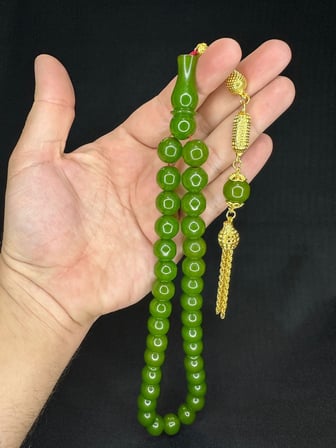 SEVGİLİYE ÖZEL HEDİYE SIKMA ÇUBUK KEHRİBAR TESBİH AÇIK YEŞİL RENK KÜRE KESİM 13,5 MM H-1601.