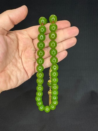 SEVGİLİYE ÖZEL HEDİYE SIKMA ÇUBUK KEHRİBAR TESBİH AÇIK YEŞİL RENK KÜRE KESİM 13,5 MM H-1601.