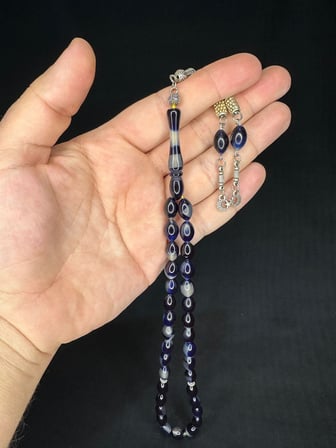 SEVGİLİYE ÖZEL HEDİYE TOZ KEHRİBAR TESBİH LACİVERT-GRİ RENKLİ ARPA KESİM 12MMX8MM H-1642.