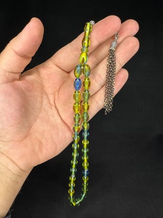 SEVGİLİYE ÖZEL HEDİYE TOZ KEHRİBAR TESBİH YEŞİL-MAVİ RENKLİ ARPA KESİM 12MMX8MM H-1665.