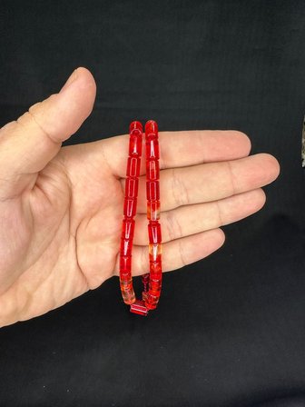 SEVGİLİYE ÖZEL HEDİYE TOZ KEHRİBAR TESBİH KIRMIZI RENKLİ KESME KESİM 11MMX7.5MM H-1670.