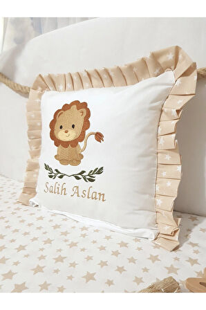 Nakışlı Kırlent Bebek İsimli 40x40 Cm İçi Dolgulu Fırfırlı Kırlent