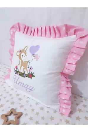 Nakışlı Kırlent Bebek İsimli 40x40 Cm İçi Dolgulu Fırfırlı Kırlent
