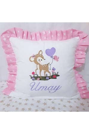 Nakışlı Kırlent Bebek İsimli 40x40 Cm İçi Dolgulu Fırfırlı Kırlent
