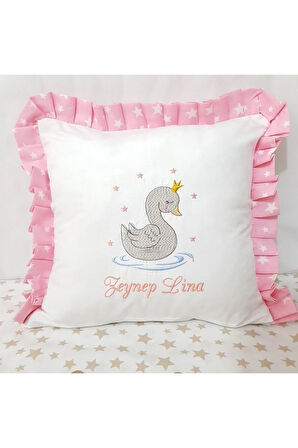 Nakışlı Kırlent Bebek İsimli 40x40 Cm İçi Dolgulu Fırfırlı Kırlent