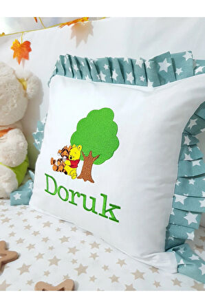 Nakışlı Kırlent Bebek İsimli 40x40 Cm İçi Dolgulu Fırfırlı Kırlent