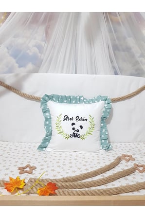 Nakışlı Kırlent Bebek İsimli 40x40 Cm İçi Dolgulu Fırfırlı Kırlent