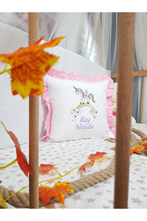 Nakışlı Kırlent Bebek İsimli 40x40 Cm İçi Dolgulu Fırfırlı Kırlent