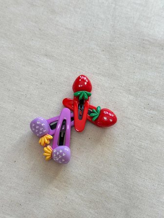 Çilek ve Böğürtlen Figürlü Kız Bebek Çıtcıtlı Toka Seti